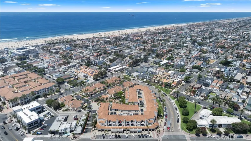 415 Townsquare 212, Huntington Beach, California 92648