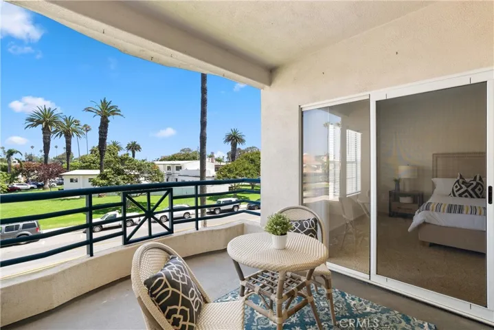 415 Townsquare 212, Huntington Beach, California 92648