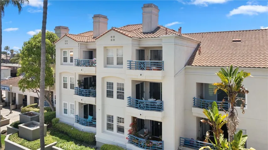 415 Townsquare 212, Huntington Beach, California 92648