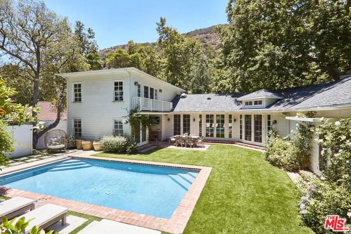 2774 Mandeville Canyon Road, Los Angeles, California 90049