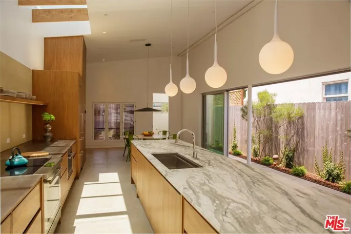 1028 Pleasantview Avenue, Venice, California 90291