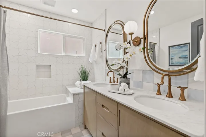 Hall bathroom.