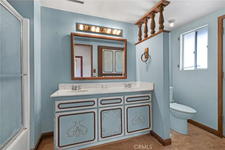 Executive Full Bathroom