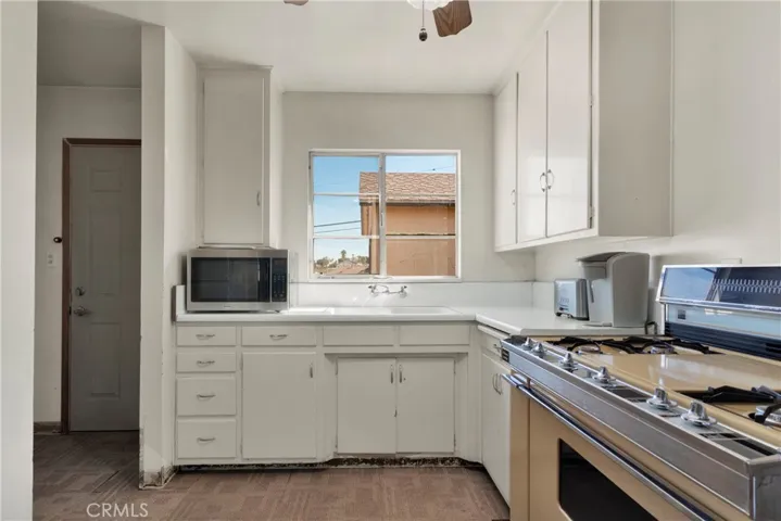 821 S 1st Avenue, Barstow, California 92311