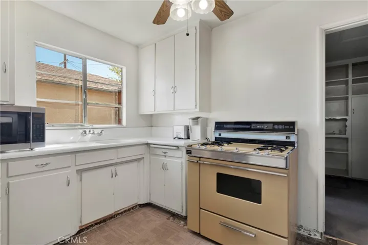 821 S 1st Avenue, Barstow, California 92311