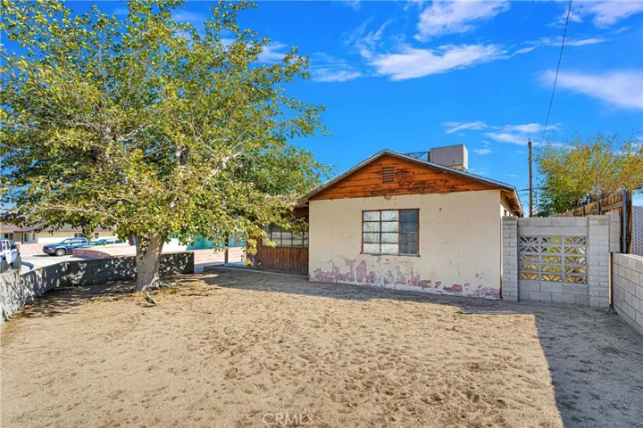 821 S 1st Avenue, Barstow, California 92311