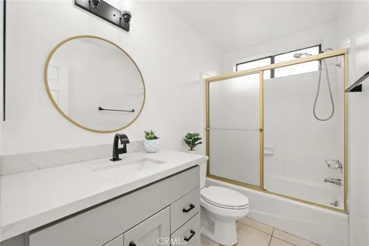 2nd Bathroom