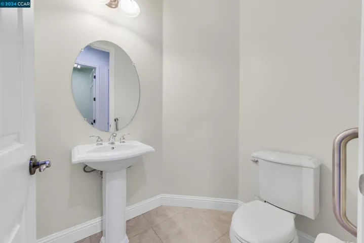 1/2 Bathroom Hallway