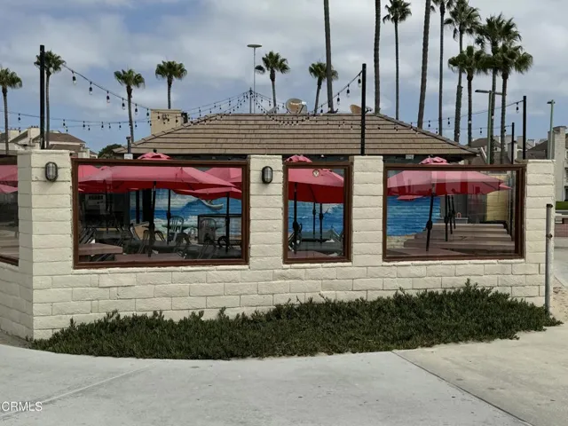 Restaurant patio 1