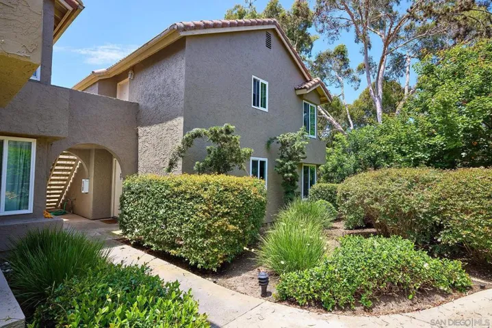 930 Via Mil Cumbres 33, None, California 92075