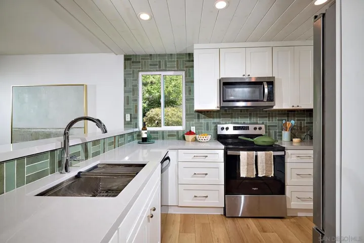 930 Via Mil Cumbres 33, None, California 92075