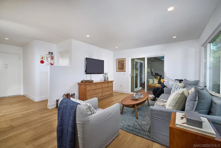 930 Via Mil Cumbres 33, None, California 92075