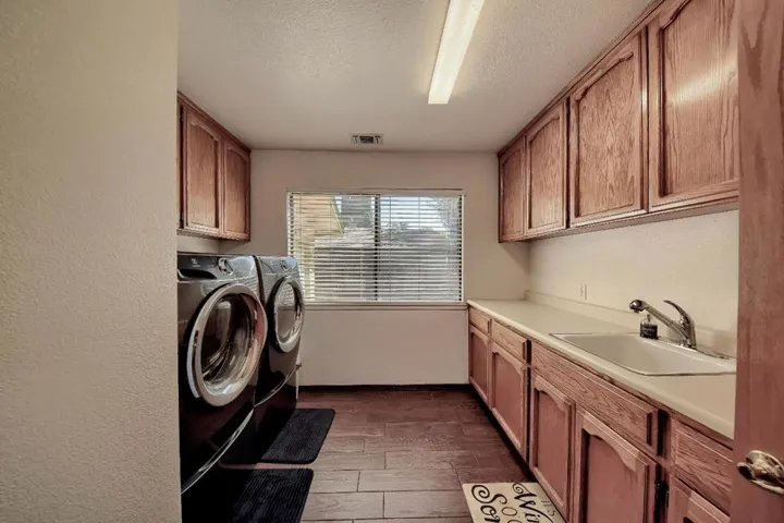 6531 Almondwood Drive, Riverbank, California 95367