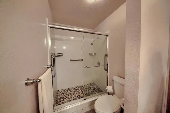 6531 Almondwood Drive, Riverbank, California 95367