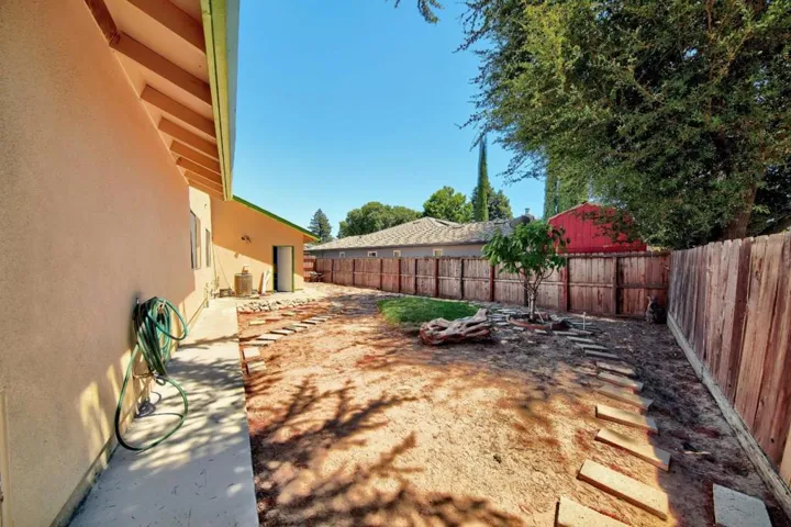 6531 Almondwood Drive, Riverbank, California 95367