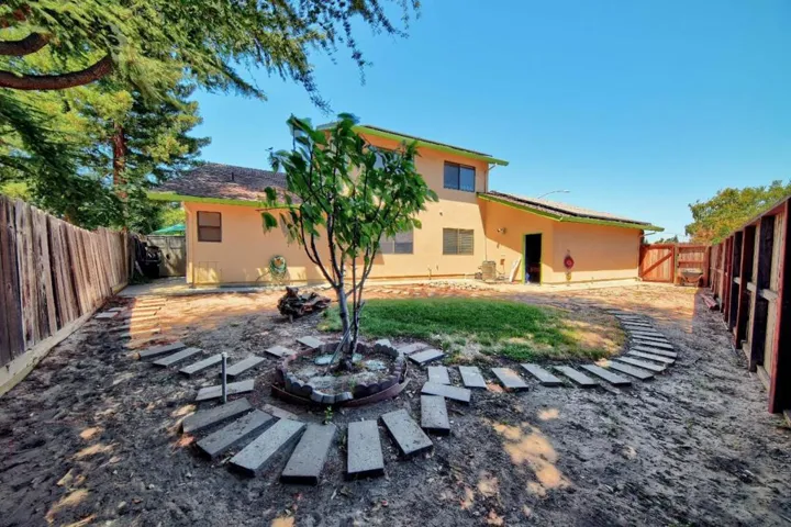 6531 Almondwood Drive, Riverbank, California 95367