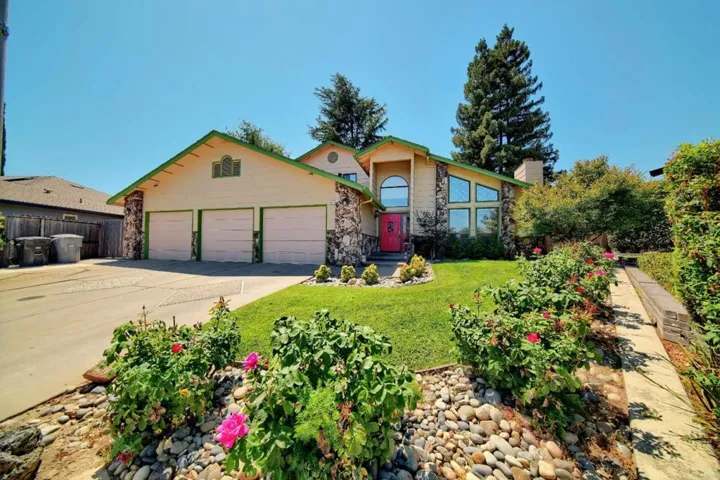 6531 Almondwood Drive, Riverbank, California 95367