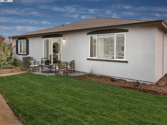 Photo is not of the actual home, but is an inspirational photo of builder’s model home and may depic