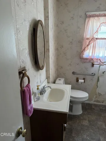 13th bathroom 2