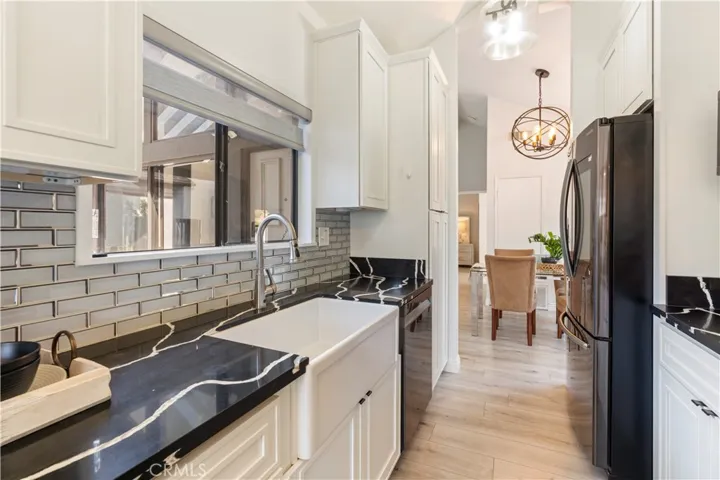 2528 W Macarthur Boulevard B, Santa Ana, California 92704