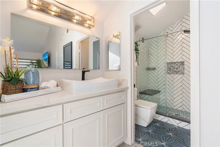 2528 W Macarthur Boulevard B, Santa Ana, California 92704