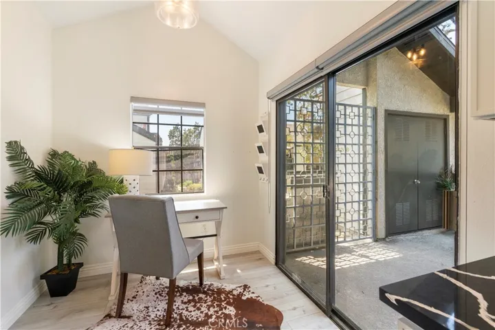 2528 W Macarthur Boulevard B, Santa Ana, California 92704