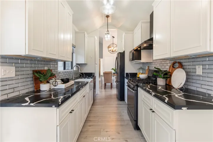 2528 W Macarthur Boulevard B, Santa Ana, California 92704