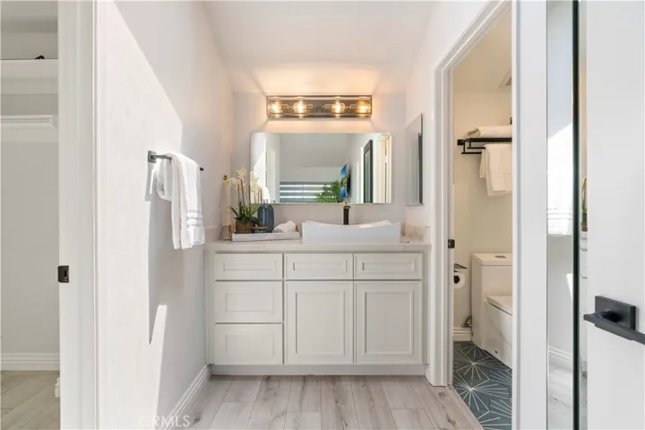2528 W Macarthur Boulevard B, Santa Ana, California 92704