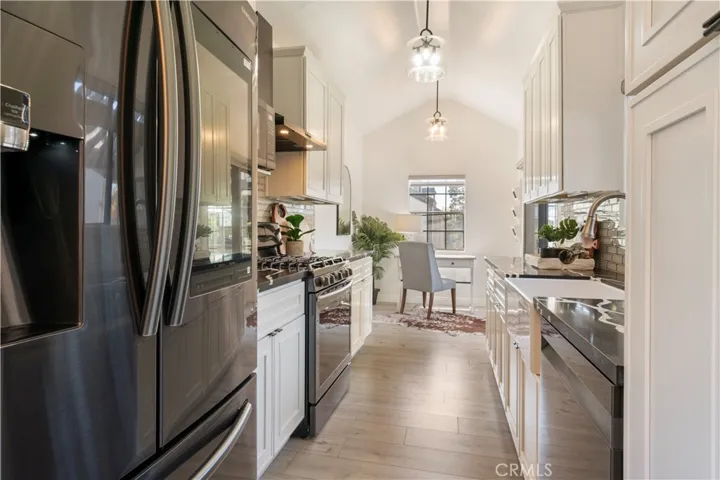 2528 W Macarthur Boulevard B, Santa Ana, California 92704