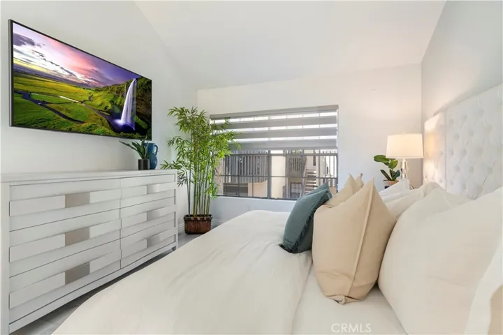 2528 W Macarthur Boulevard B, Santa Ana, California 92704