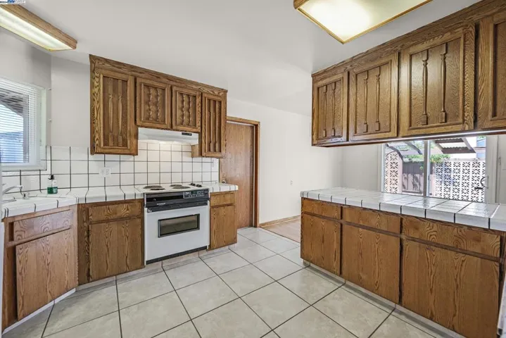 13857 Tortuga Rd, San Leandro, California 94577