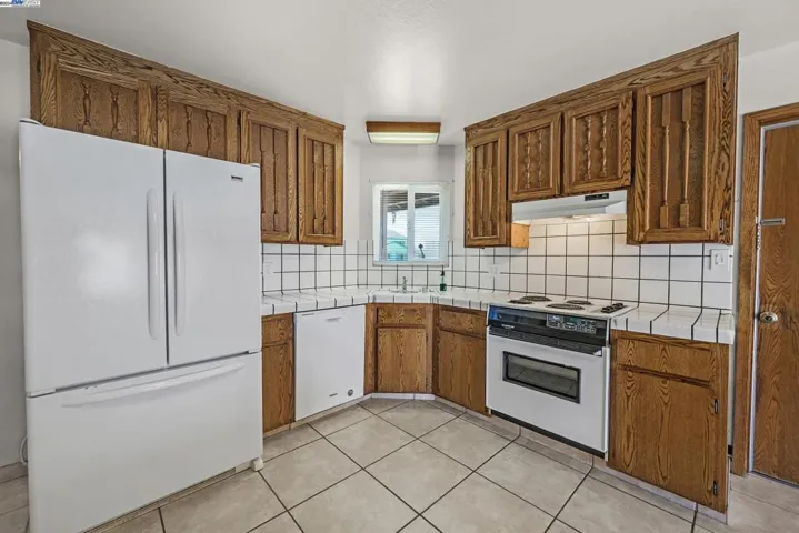 13857 Tortuga Rd, San Leandro, California 94577