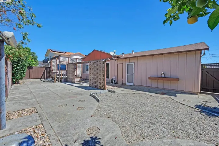 13857 Tortuga Rd, San Leandro, California 94577