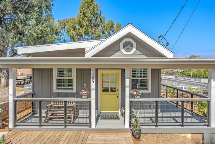 129 S Vine Street, Fallbrook, California 92028