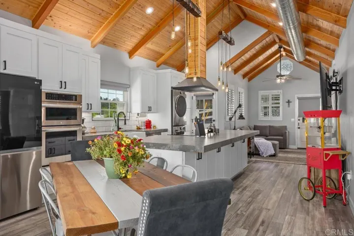 129 S Vine Street, Fallbrook, California 92028
