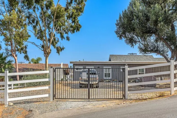 129 S Vine Street, Fallbrook, California 92028