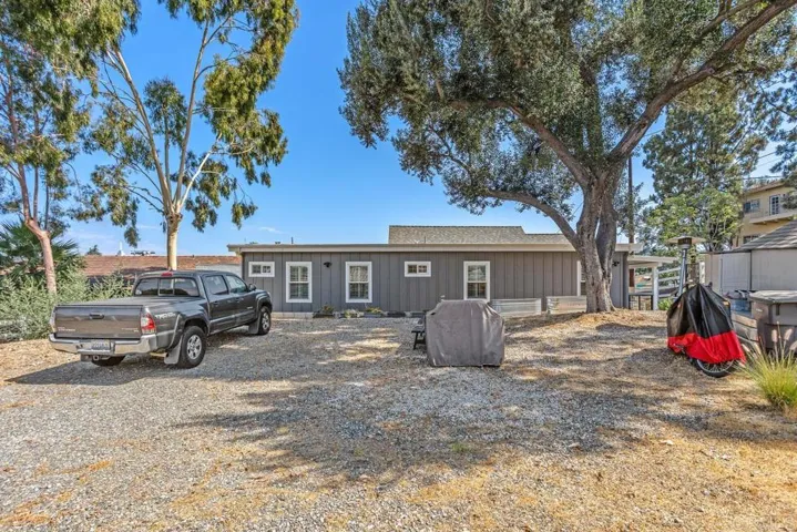 129 S Vine Street, Fallbrook, California 92028