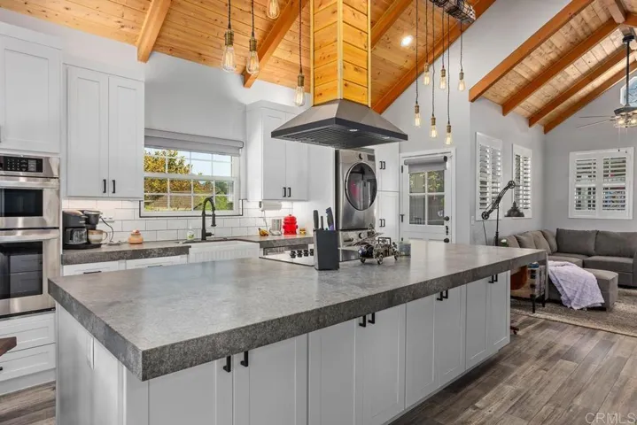 129 S Vine Street, Fallbrook, California 92028