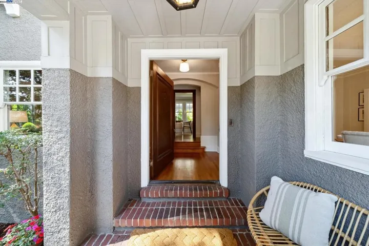 1232 Saint Charles St, Alameda, California 94501