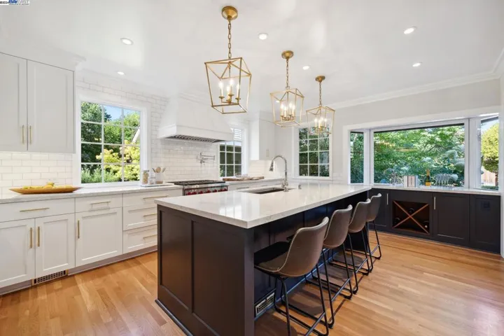 1232 Saint Charles St, Alameda, California 94501