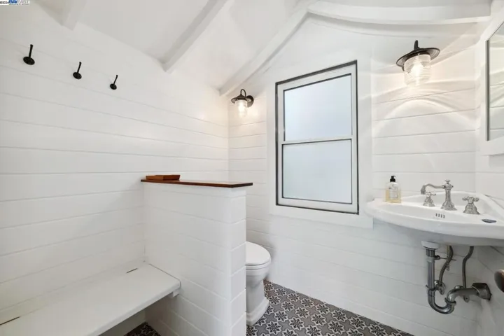 1232 Saint Charles St, Alameda, California 94501