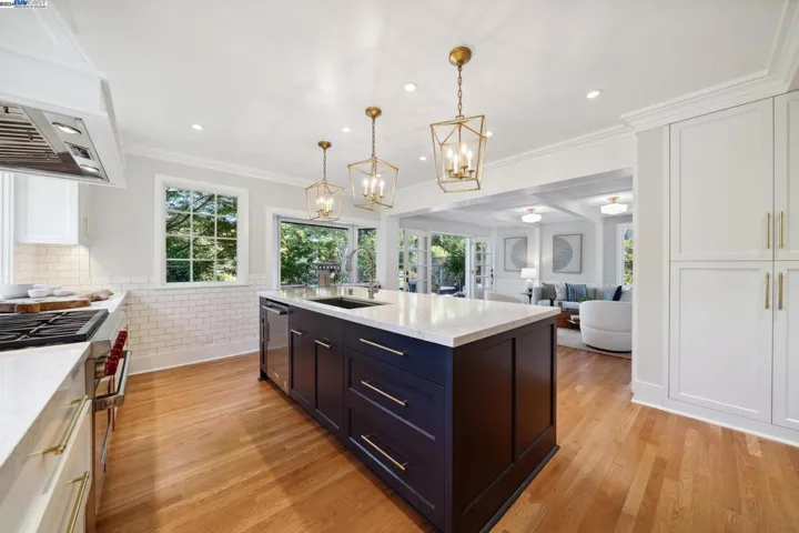 1232 Saint Charles St, Alameda, California 94501