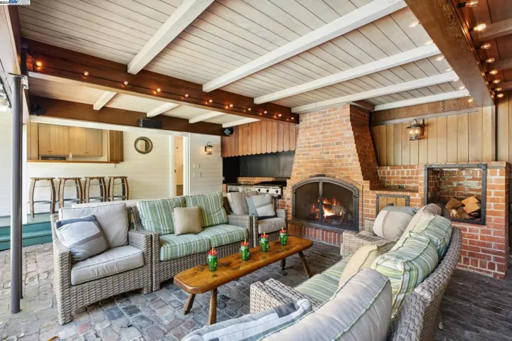 1232 Saint Charles St, Alameda, California 94501