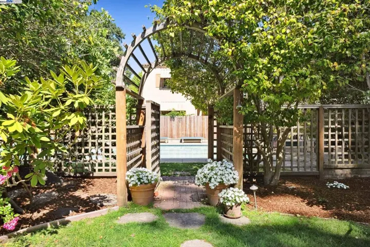 1232 Saint Charles St, Alameda, California 94501