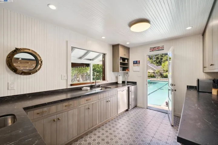 1232 Saint Charles St, Alameda, California 94501