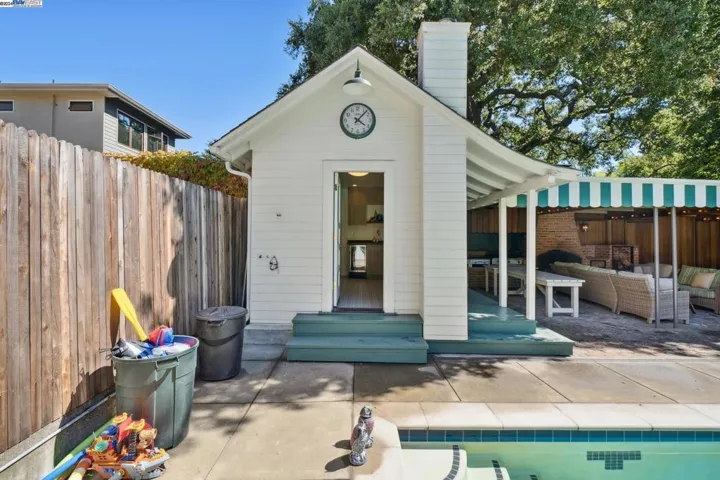 1232 Saint Charles St, Alameda, California 94501