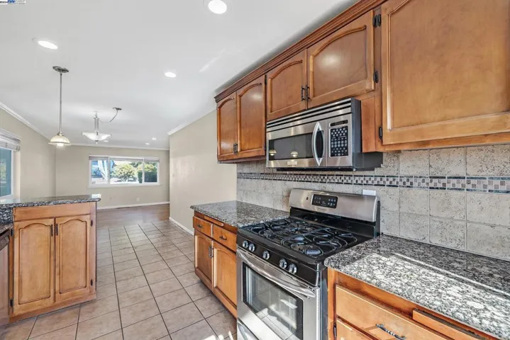 8735 Thermal St, Oakland, California 94605