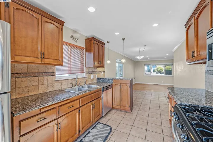 8735 Thermal St, Oakland, California 94605