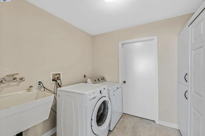 8735 Thermal St, Oakland, California 94605