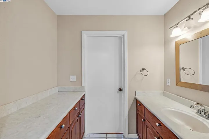 8735 Thermal St, Oakland, California 94605
